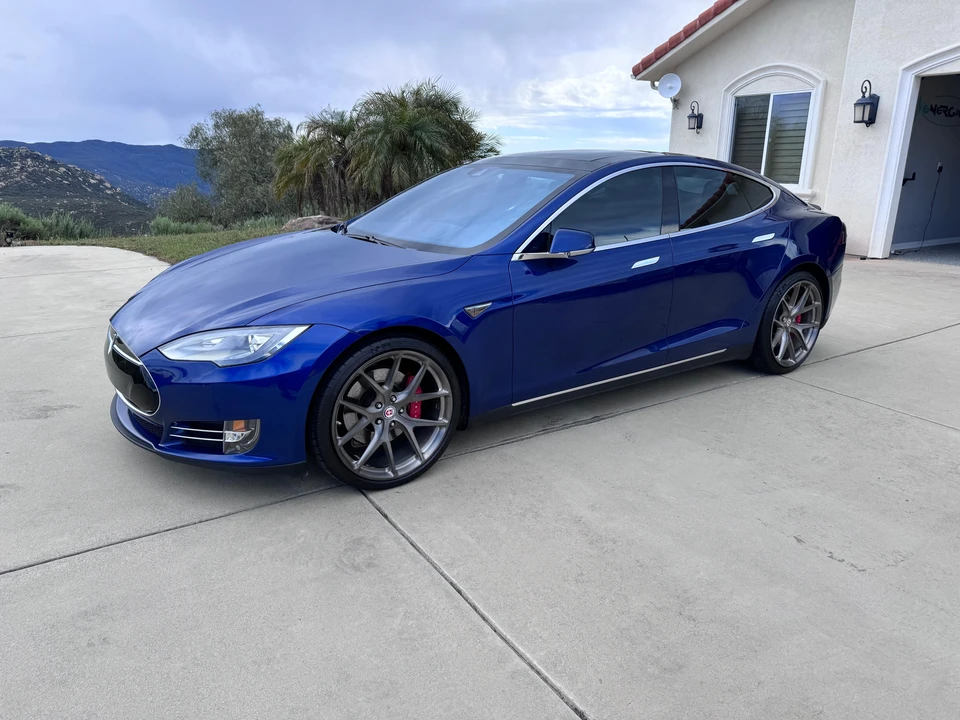 2016 Tesla Model S - Image 9 of 31