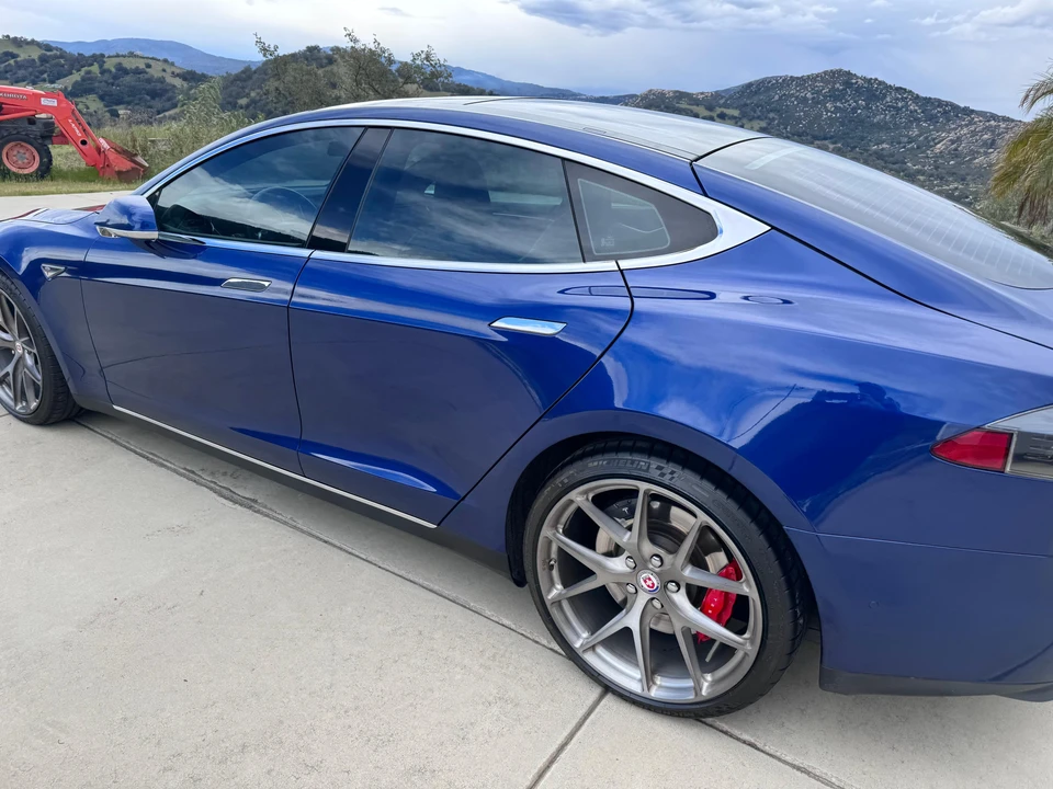 2016 Tesla Model S - Image 26 of 31