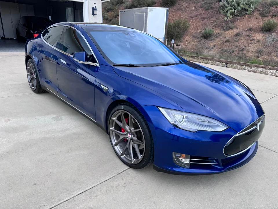 2016 Tesla Model S - Image 19 of 31