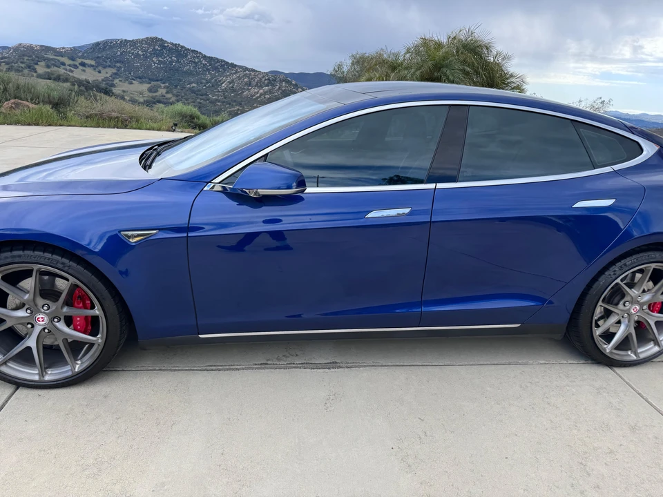 2016 Tesla Model S - Image 23 of 31