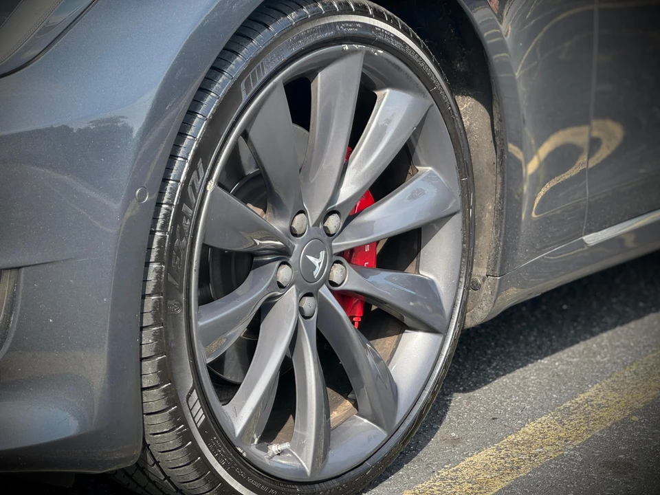 2016 Tesla Model S - Image 27 of 31
