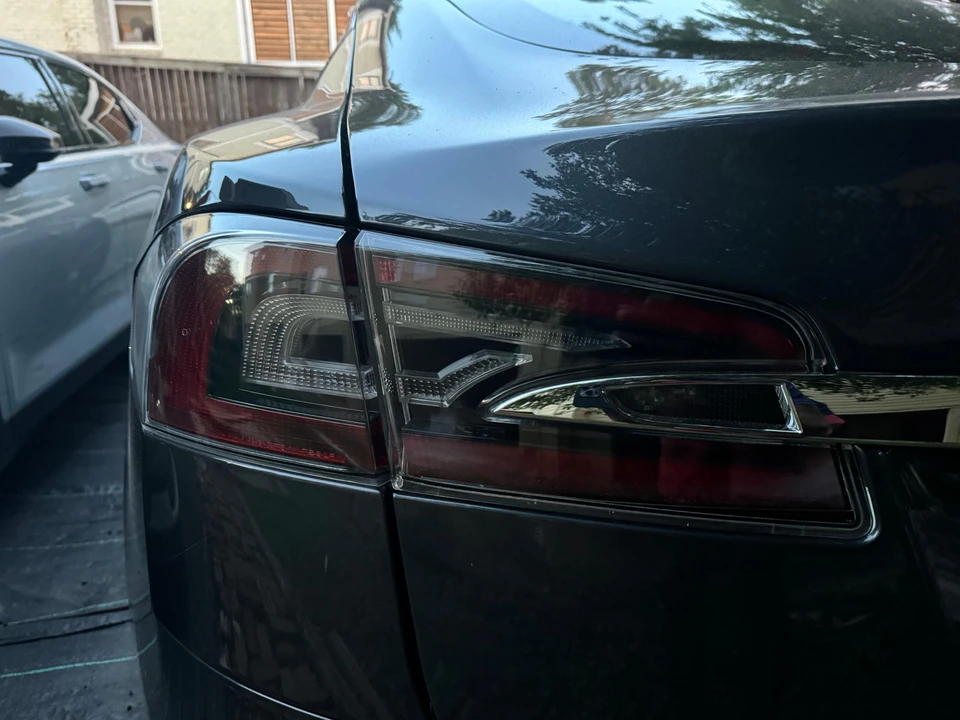 2016 Tesla Model S - Image 23 of 31