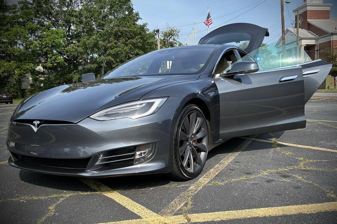 2016 Tesla Model S - Image 8 of 31