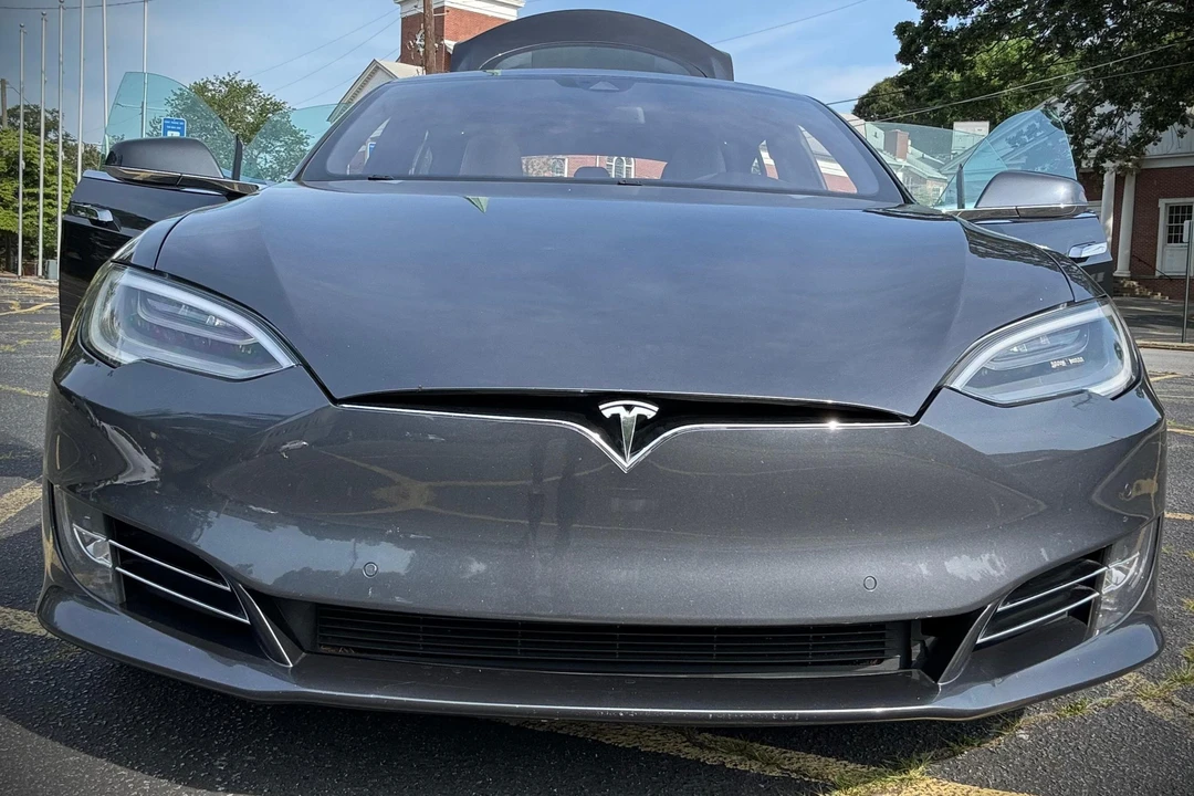 2016 Tesla Model S - Image 2 of 31