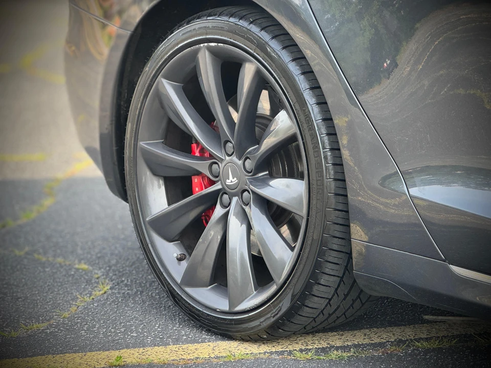 2016 Tesla Model S - Image 29 of 31