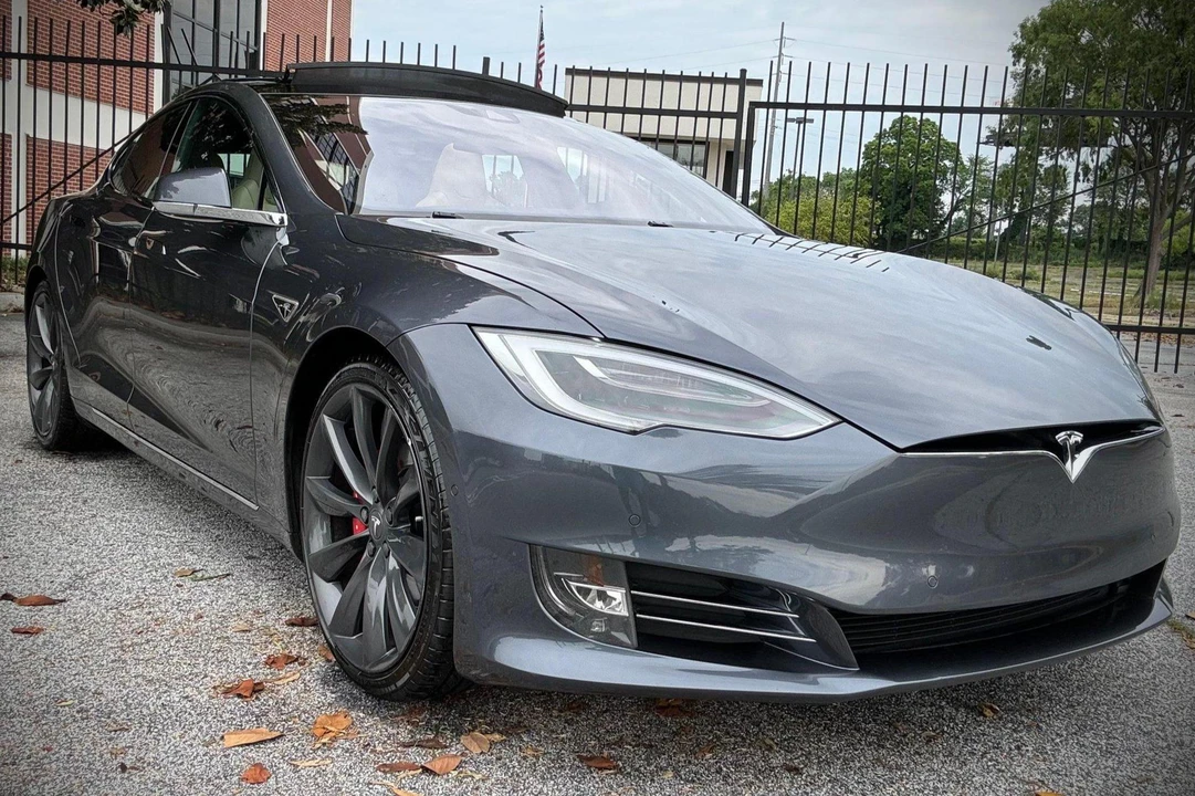 2016 Tesla Model S - Image 15 of 31