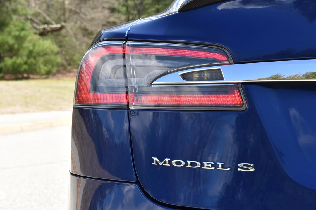 2016 Tesla Model S - Image 24 of 31