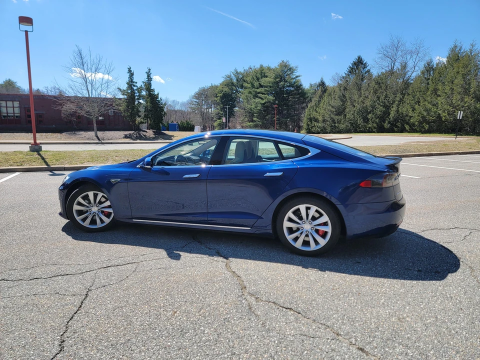 2016 Tesla Model S - Image 10 of 31