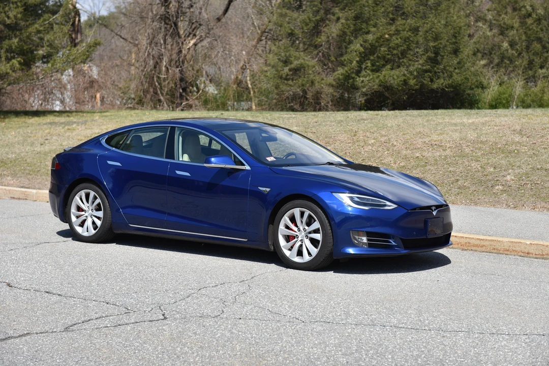 2016 Tesla Model S - Image 15 of 31