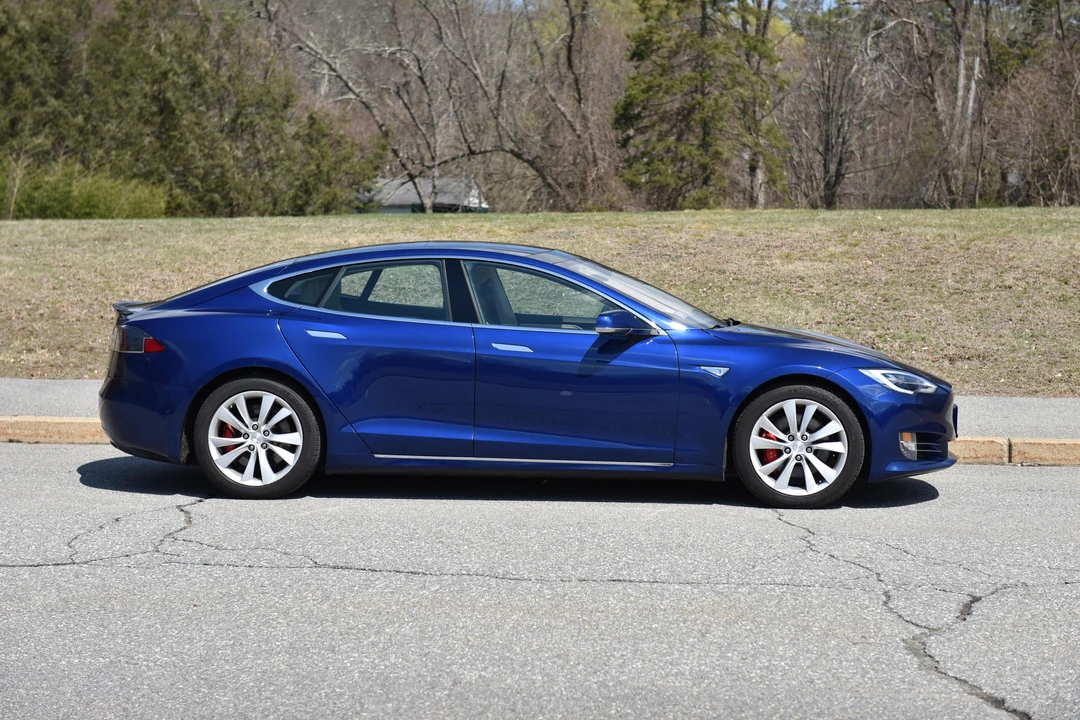 2016 Tesla Model S - Image 13 of 31