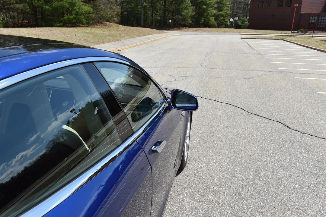 2016 Tesla Model S - Image 27 of 31