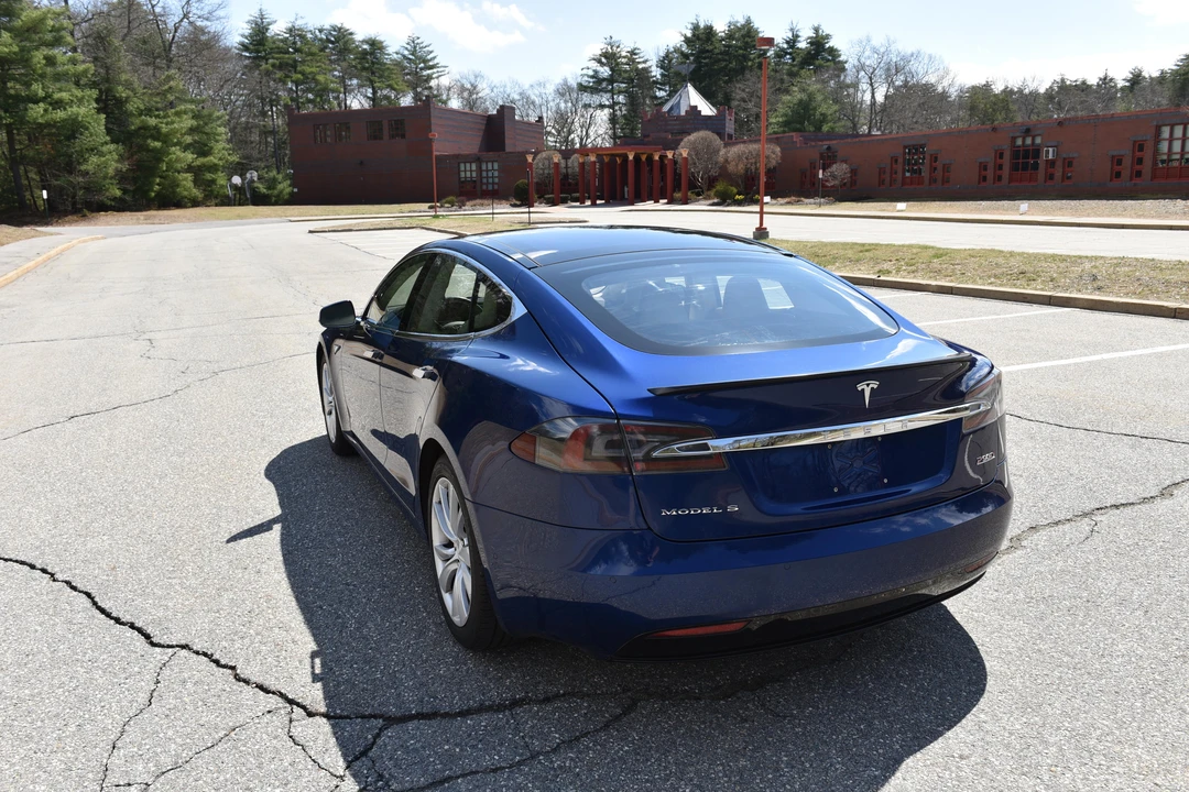 2016 Tesla Model S - Image 11 of 31