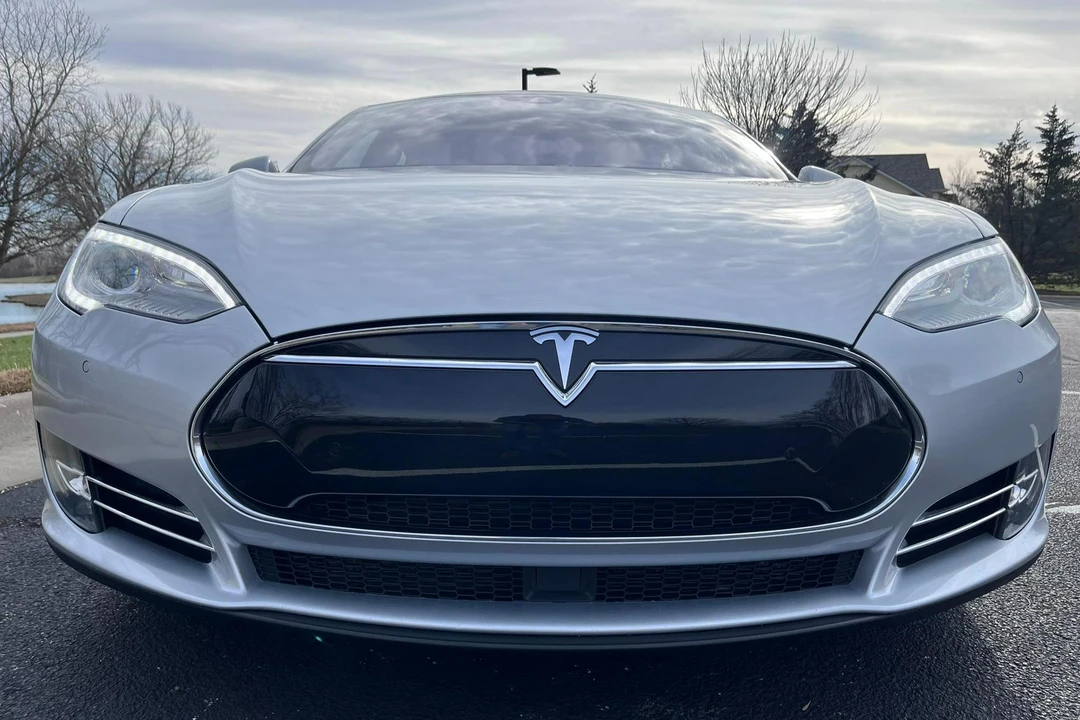 2016 Tesla Model S - Image 2 of 31