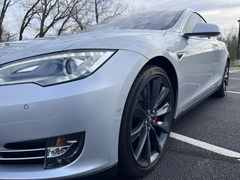 2016 Tesla Model S - Image 13 of 31
