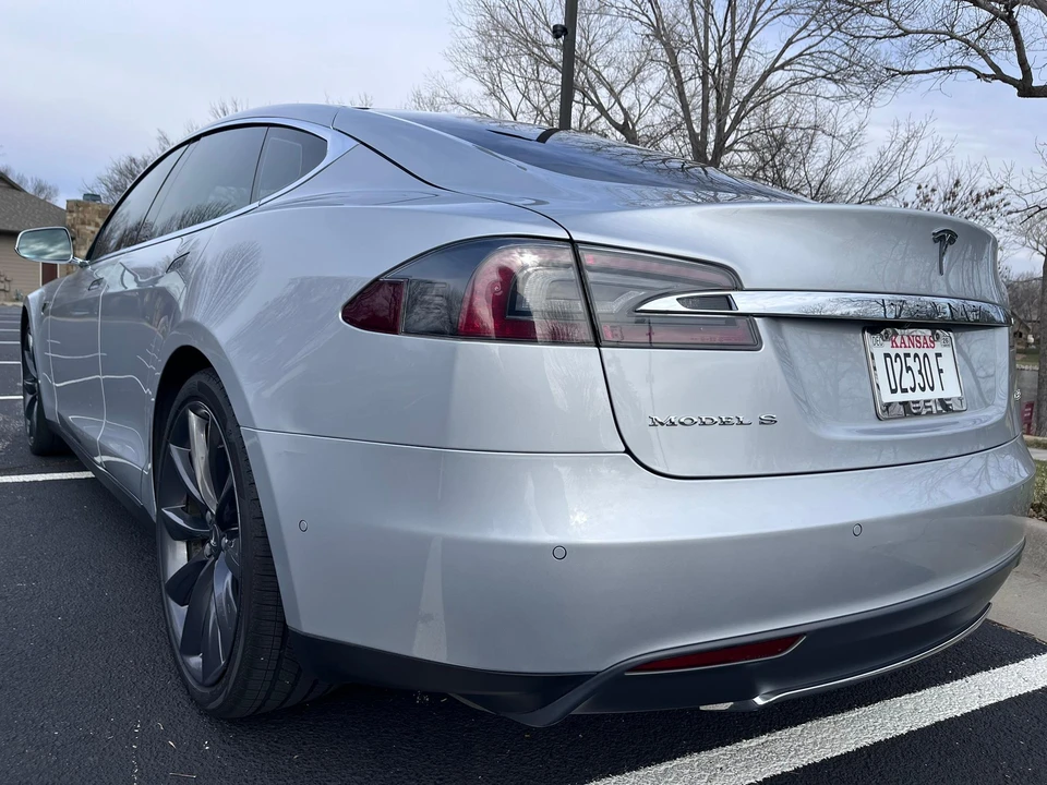 2016 Tesla Model S - Image 8 of 31