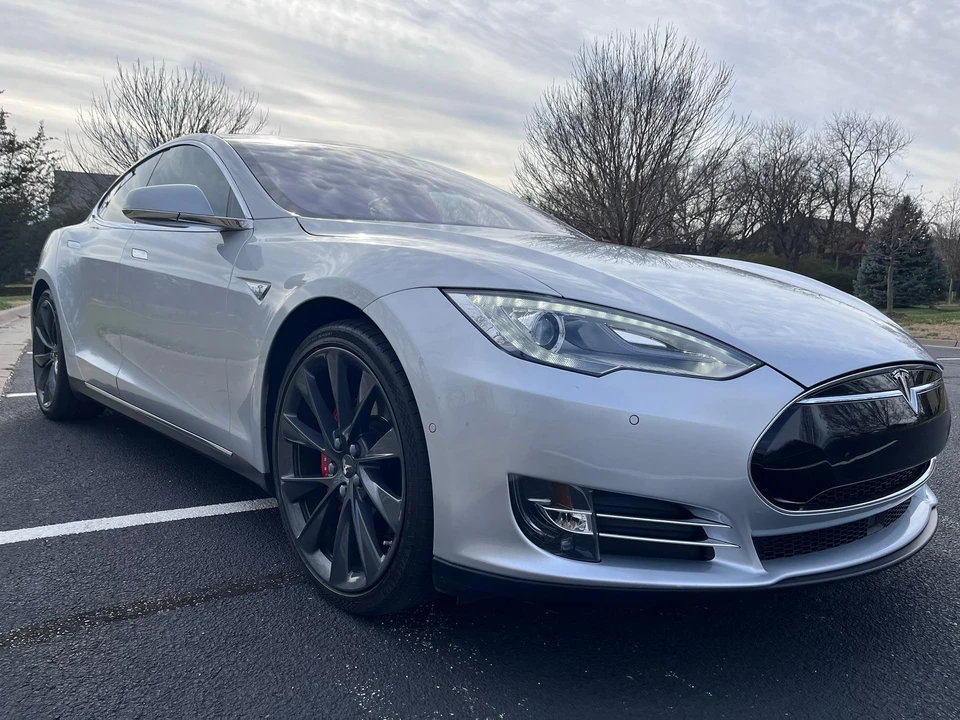 2016 Tesla Model S - Image 10 of 31
