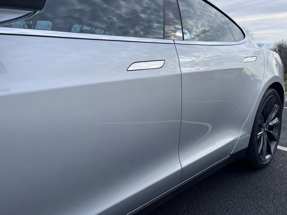 2016 Tesla Model S - Image 17 of 31