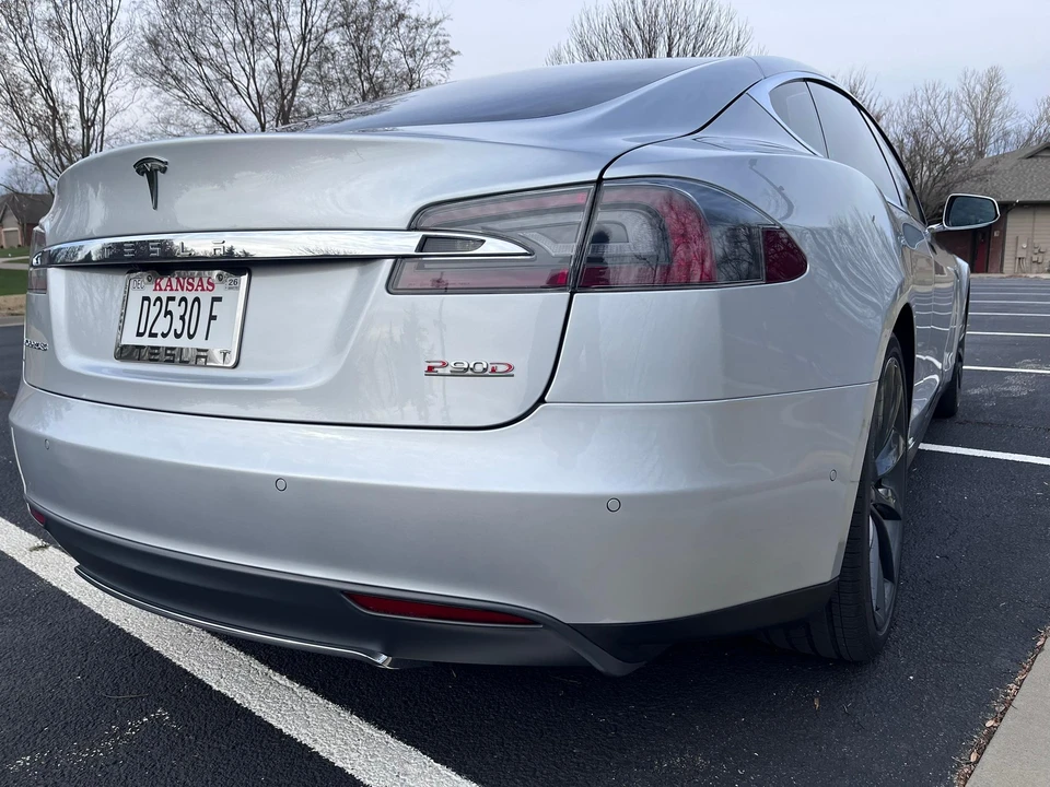 2016 Tesla Model S - Image 9 of 31