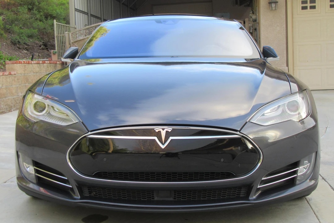 2016 Tesla Model S - Image 2 of 31