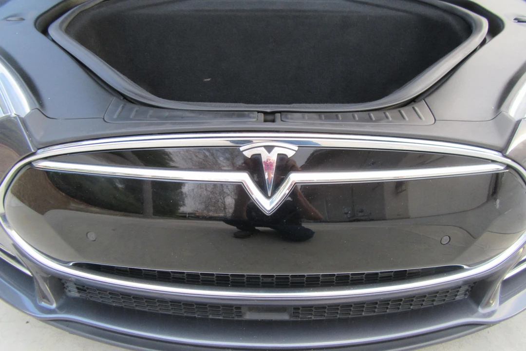 2016 Tesla Model S - Image 24 of 31