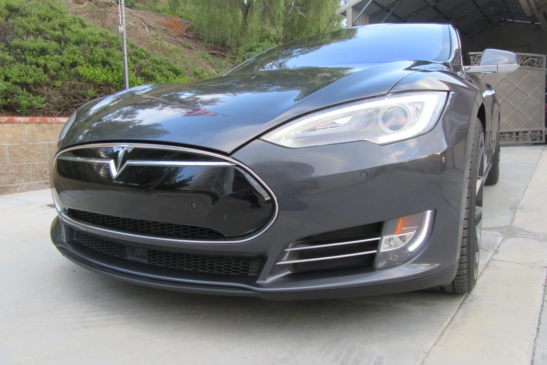 2016 Tesla Model S - Image 8 of 31