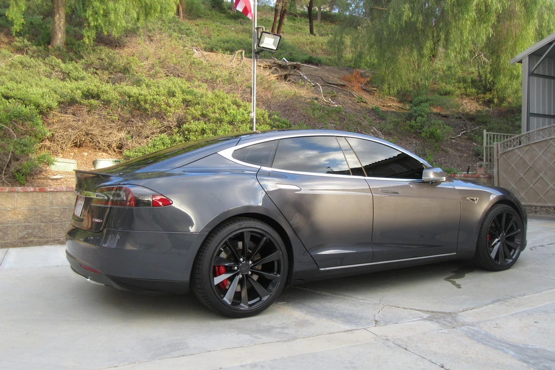 2016 Tesla Model S - Image 14 of 31