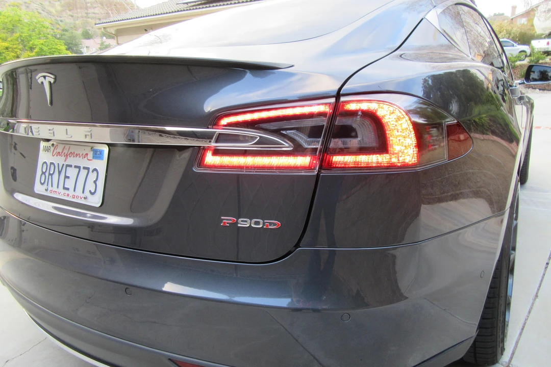 2016 Tesla Model S - Image 30 of 31