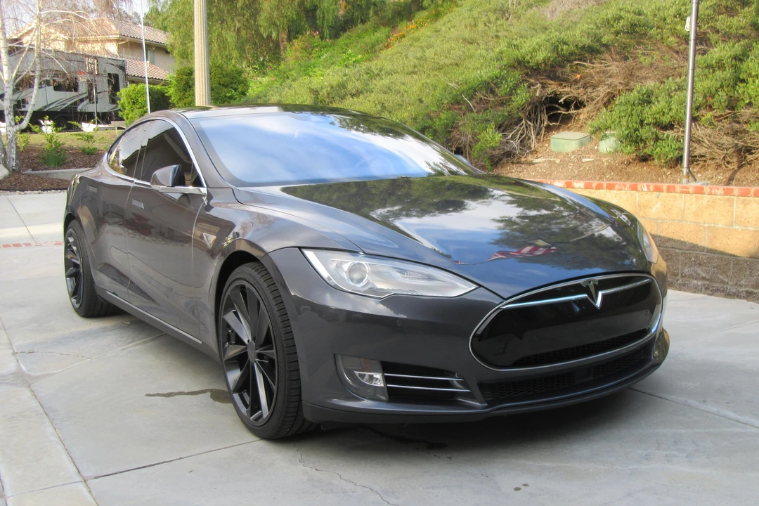 2016 Tesla Model S - Image 19 of 31