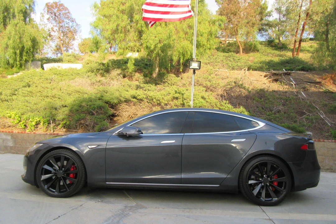 2016 Tesla Model S - Image 10 of 31
