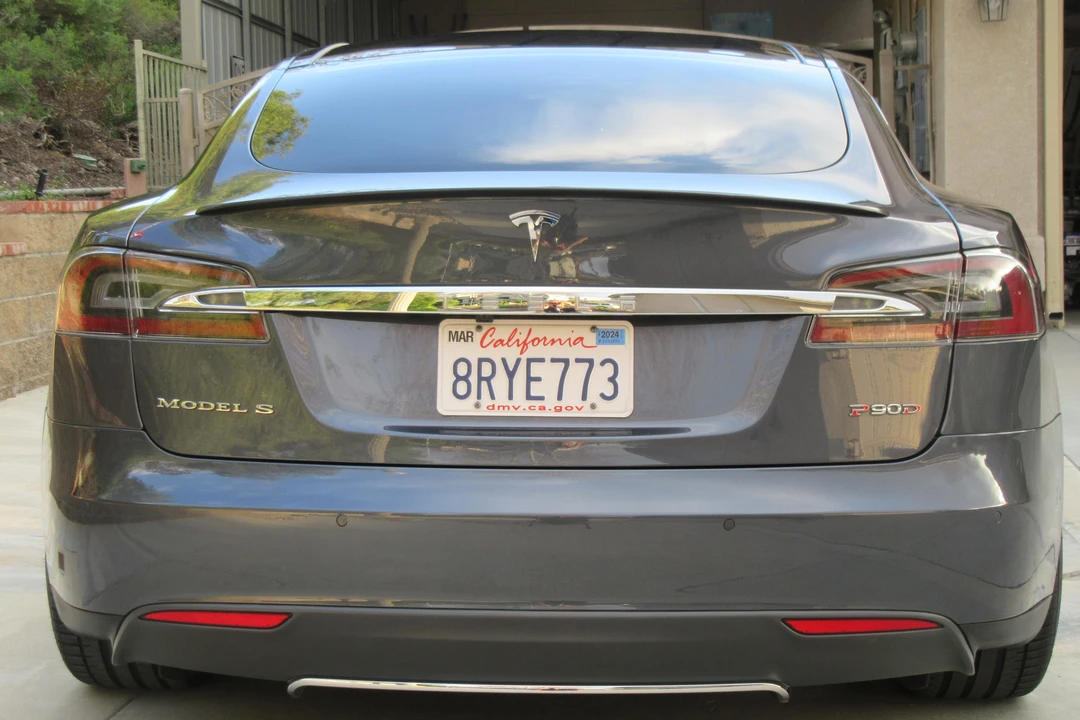 2016 Tesla Model S - Image 13 of 31