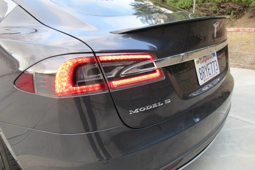 2016 Tesla Model S - Image 27 of 31