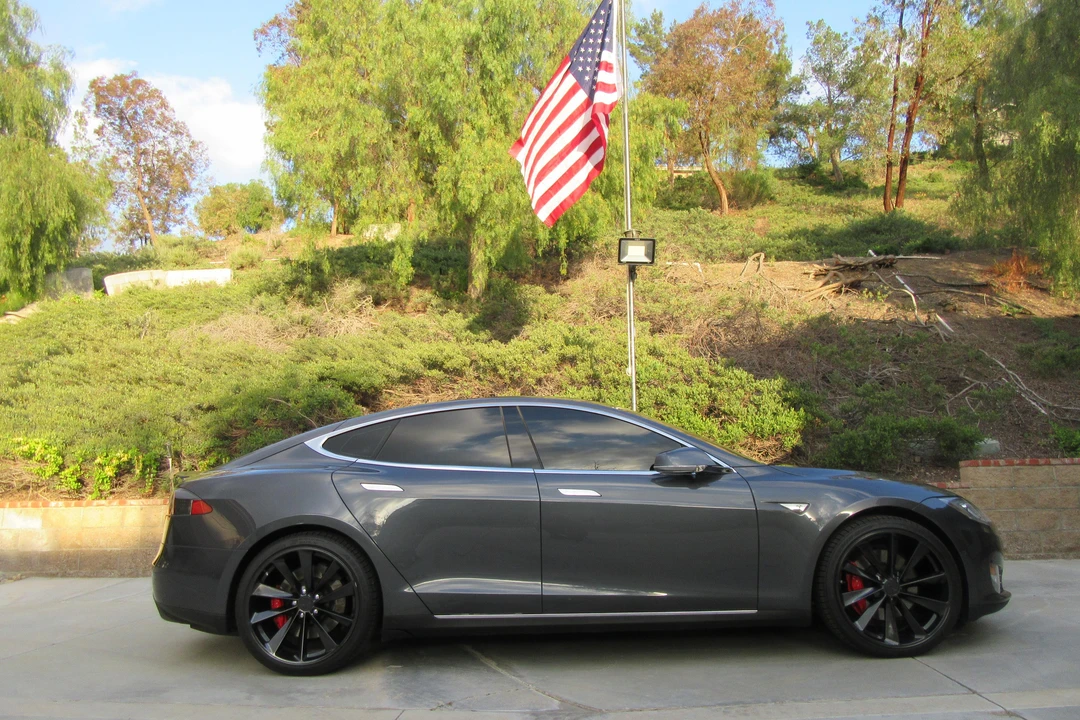 2016 Tesla Model S - Image 16 of 31