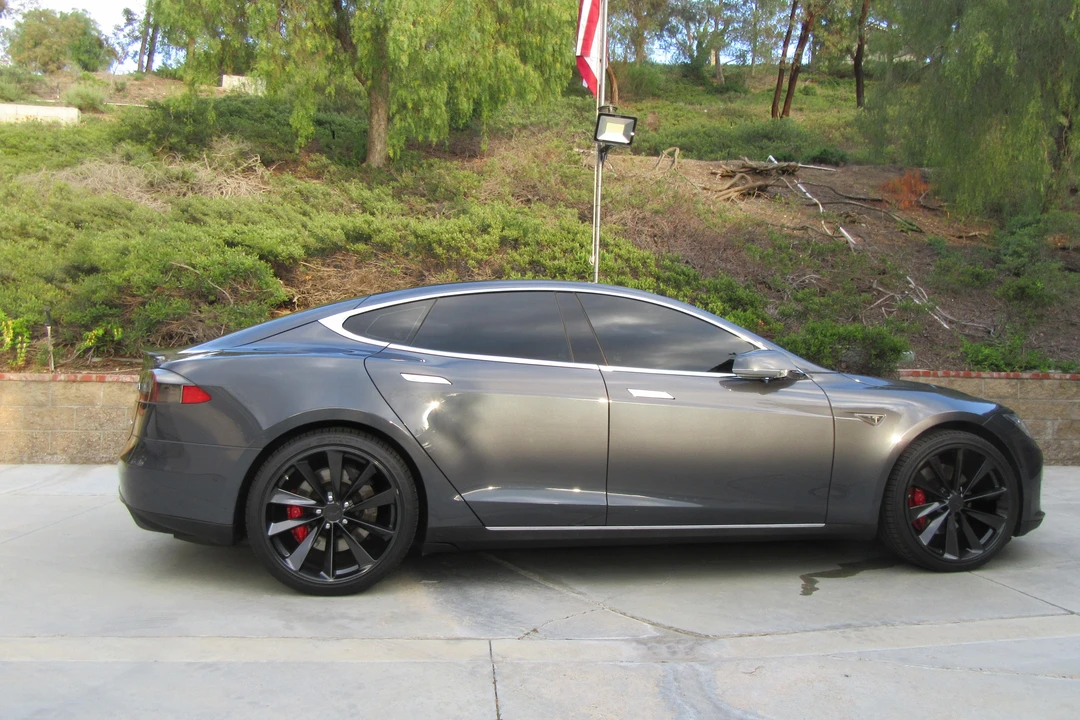 2016 Tesla Model S - Image 15 of 31
