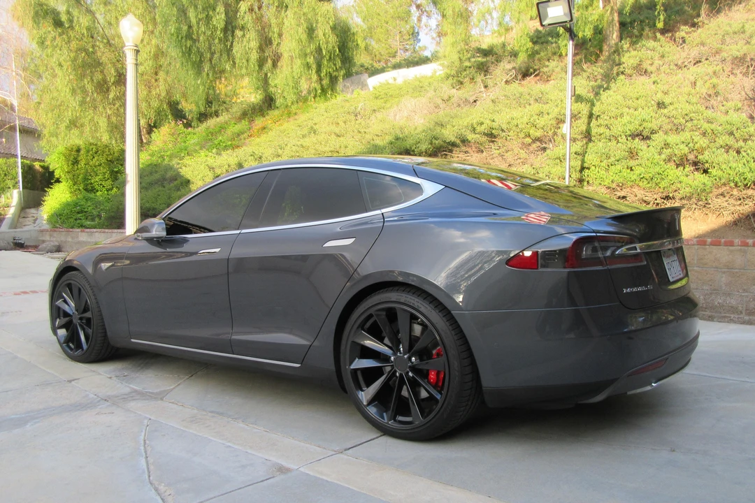 2016 Tesla Model S - Image 11 of 31