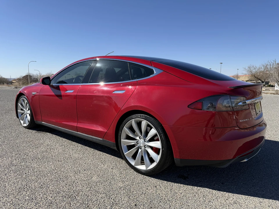 2016 Tesla Model S - Image 13 of 31