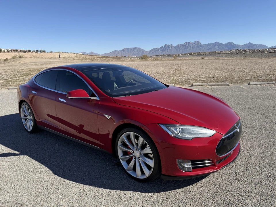 2016 Tesla Model S - Image 24 of 31