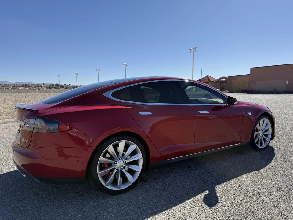 2016 Tesla Model S - Image 19 of 31