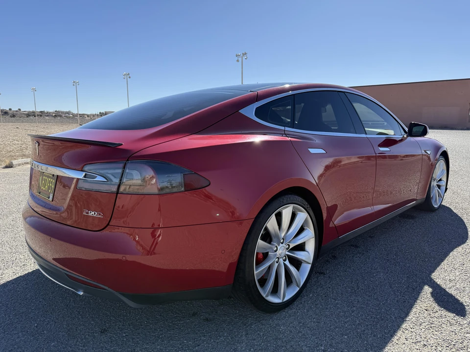 2016 Tesla Model S - Image 18 of 31