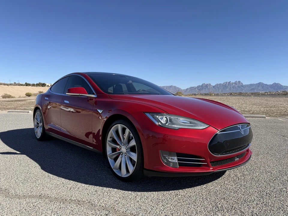 2016 Tesla Model S - Image 25 of 31