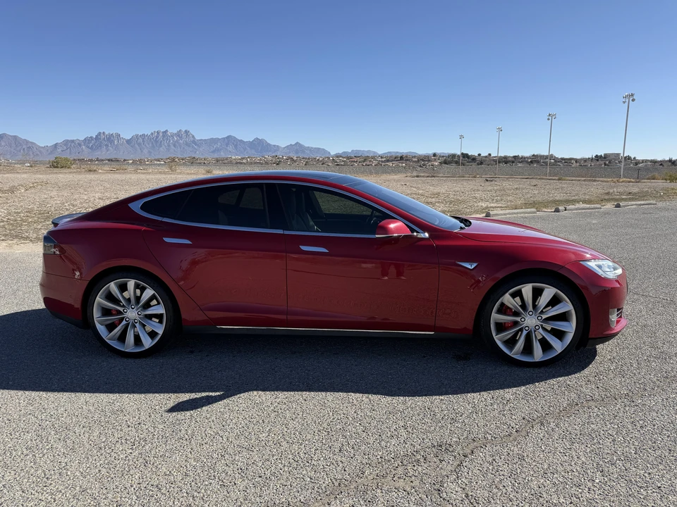 2016 Tesla Model S - Image 23 of 31