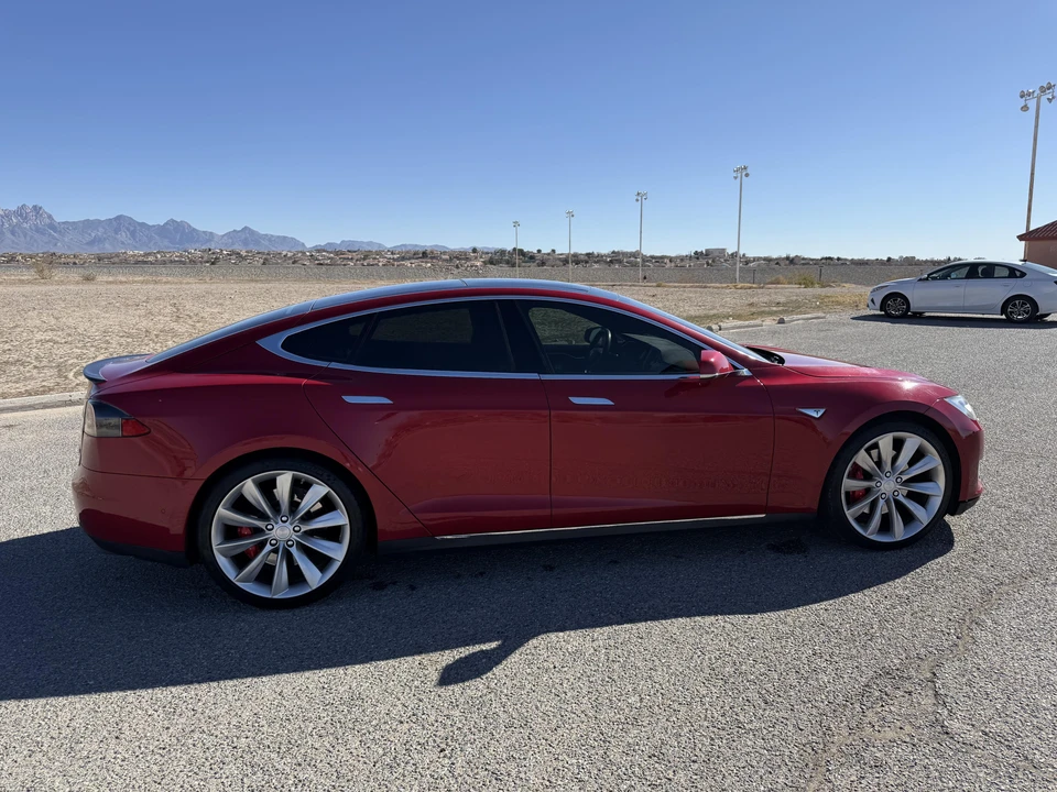 2016 Tesla Model S - Image 21 of 31