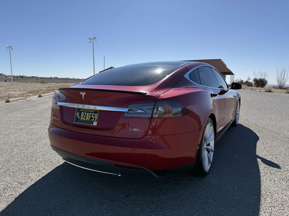 2016 Tesla Model S - Image 17 of 31