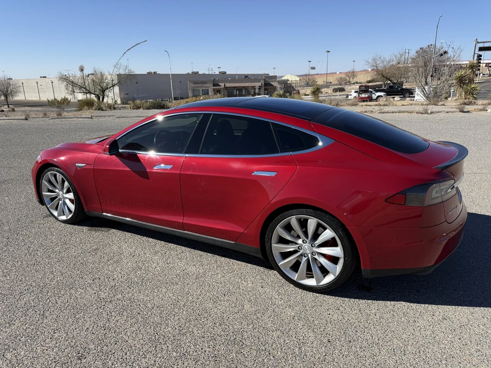 2016 Tesla Model S - Image 11 of 31