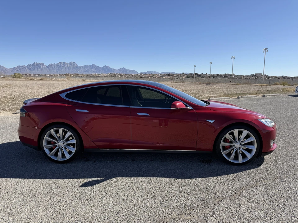 2016 Tesla Model S - Image 22 of 31