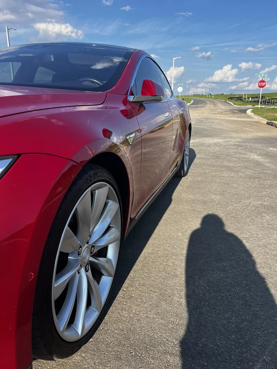 2016 Tesla Model S - Image 25 of 31