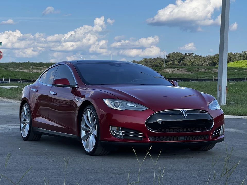 2016 Tesla Model S - Image 15 of 31