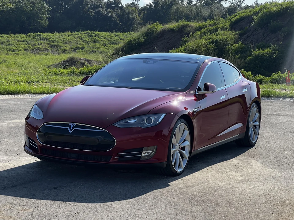2016 Tesla Model S - Image 8 of 31