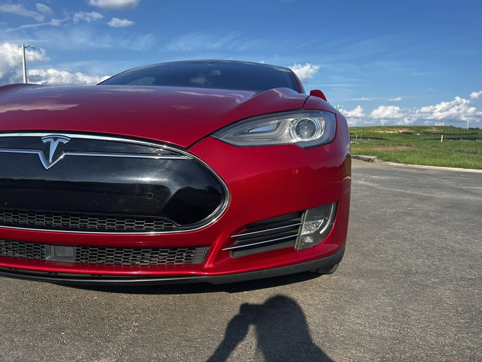 2016 Tesla Model S - Image 23 of 31
