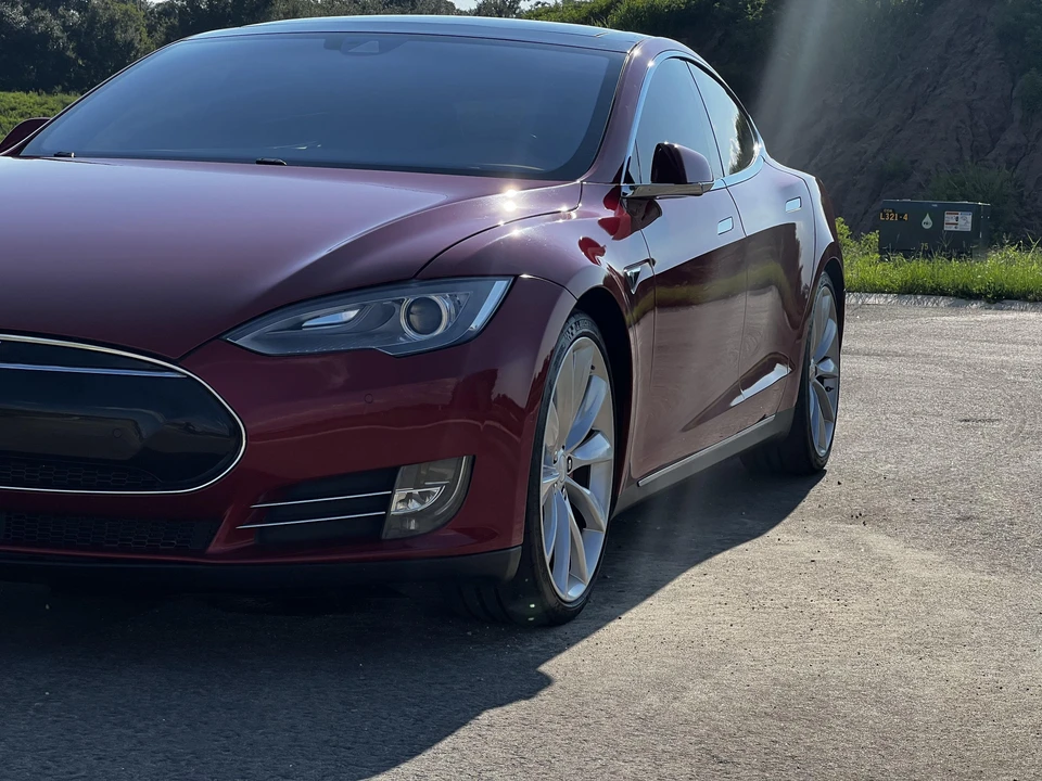 2016 Tesla Model S - Image 27 of 31