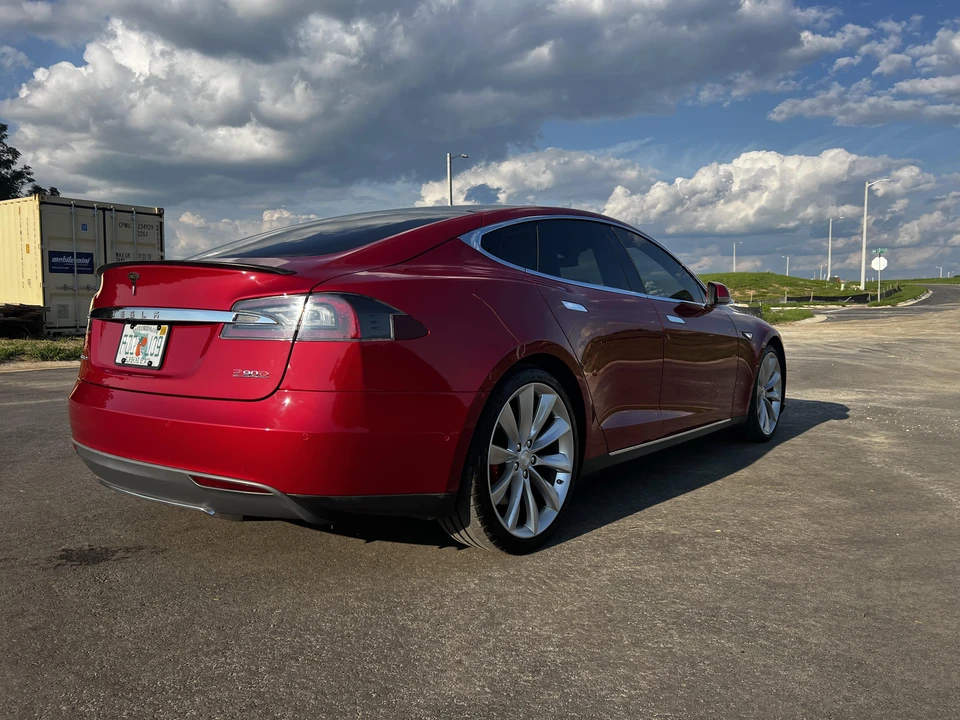 2016 Tesla Model S - Image 14 of 31